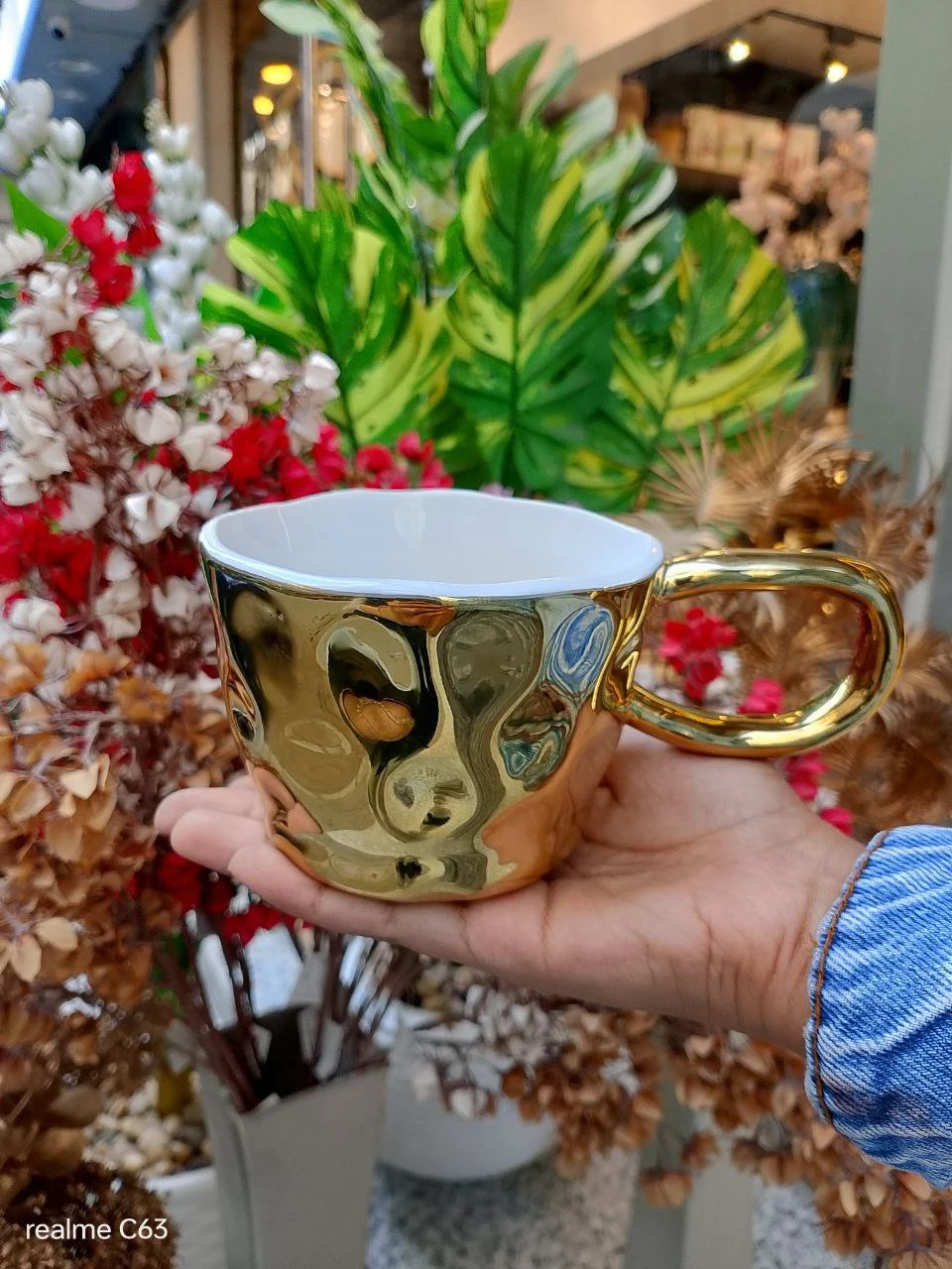 مج